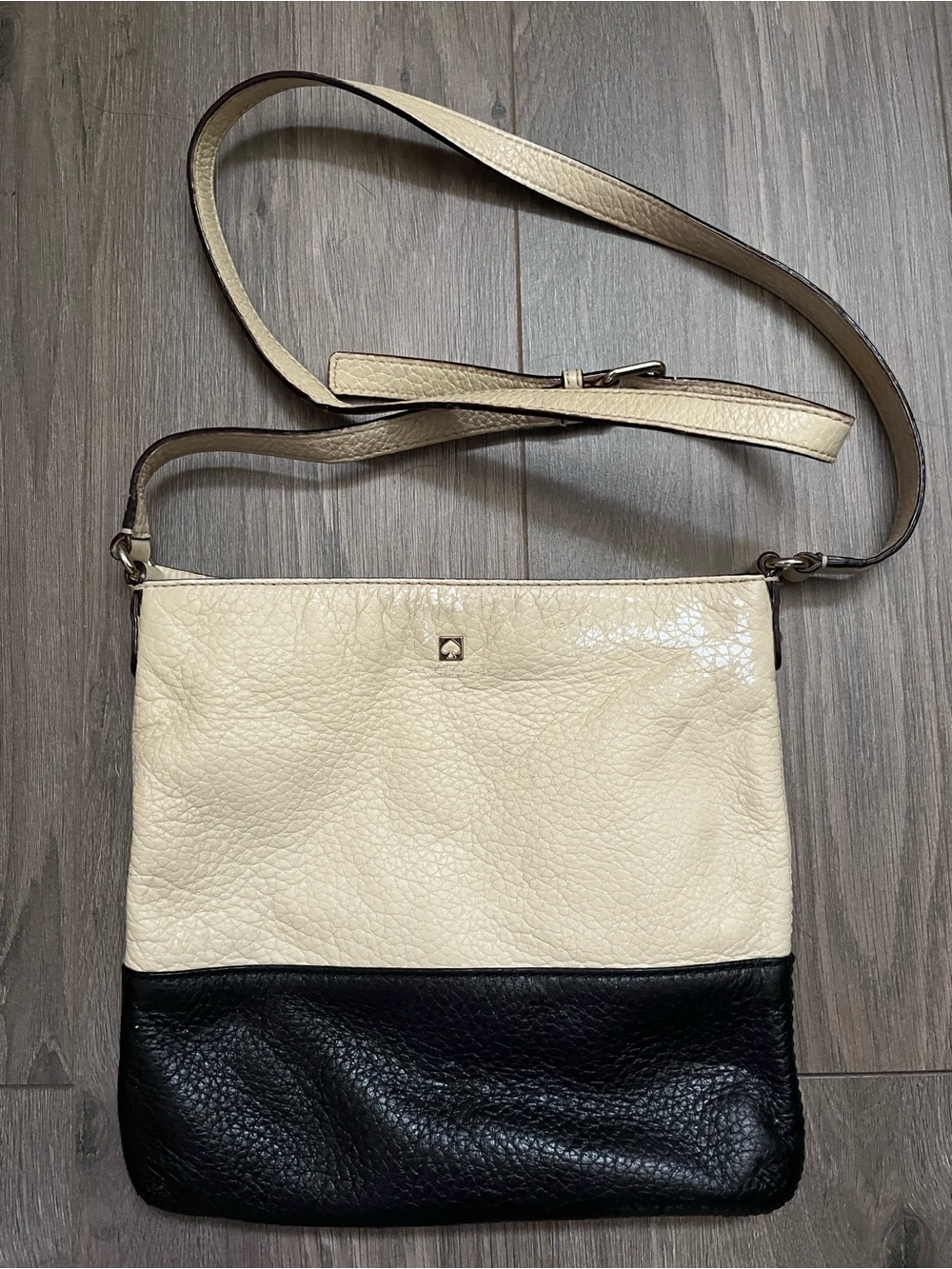 KATE SPADE TWO-TONED CREAM BLACK LEATHER CROSSBODY BAG
